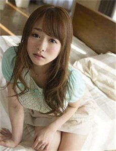 《美女光屁屁视频》